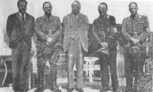 Ο Χερστ στο κέντρο με ναζιστές αξιωματούχους.
